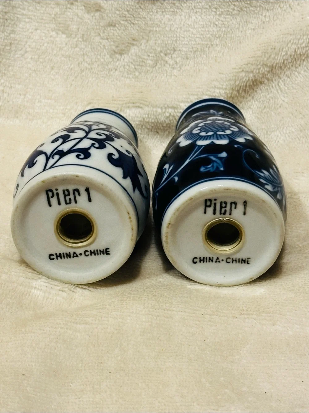 VTG Pier 1 Imports Chinoiserie Blue& White Porcelain S/P Shakers Floral EUC